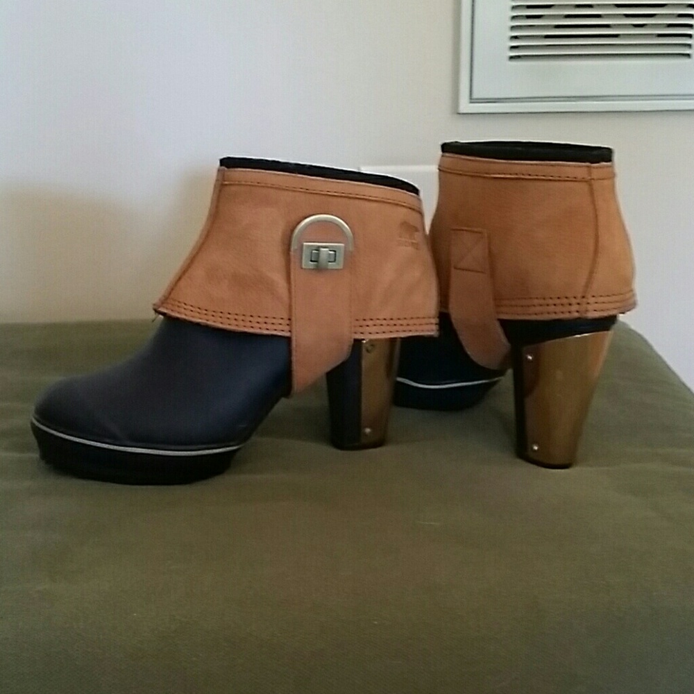 Sorel Women's Winter Boots - Black and Tan
